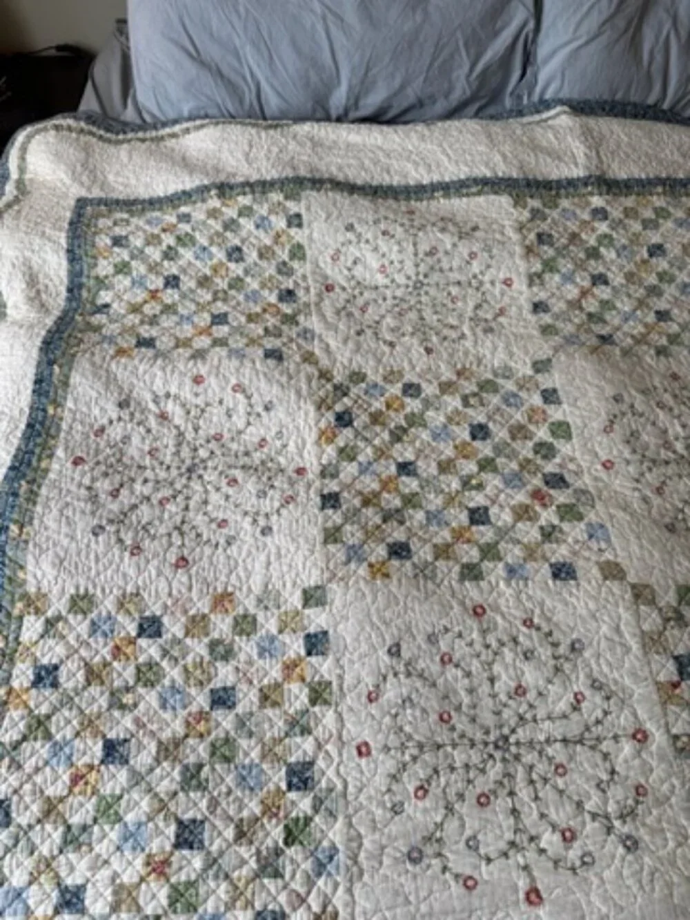 Keepsake Embroidered Patchwork Cotton Nostalgia Home Emily Quilt